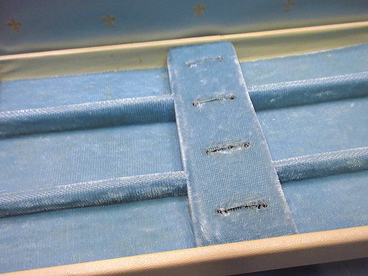 遺品整理　ヴィンテージアクセサリー　オルゴール箱 遺品整理　ヴィンテージアクセサリー　オルゴール箱