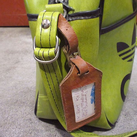 ビンテージ70's●adidasフェイクレザーショルダーバッグ黄緑●240529i8-bag-shdアディダスユーゴスラビア製トレフォイル