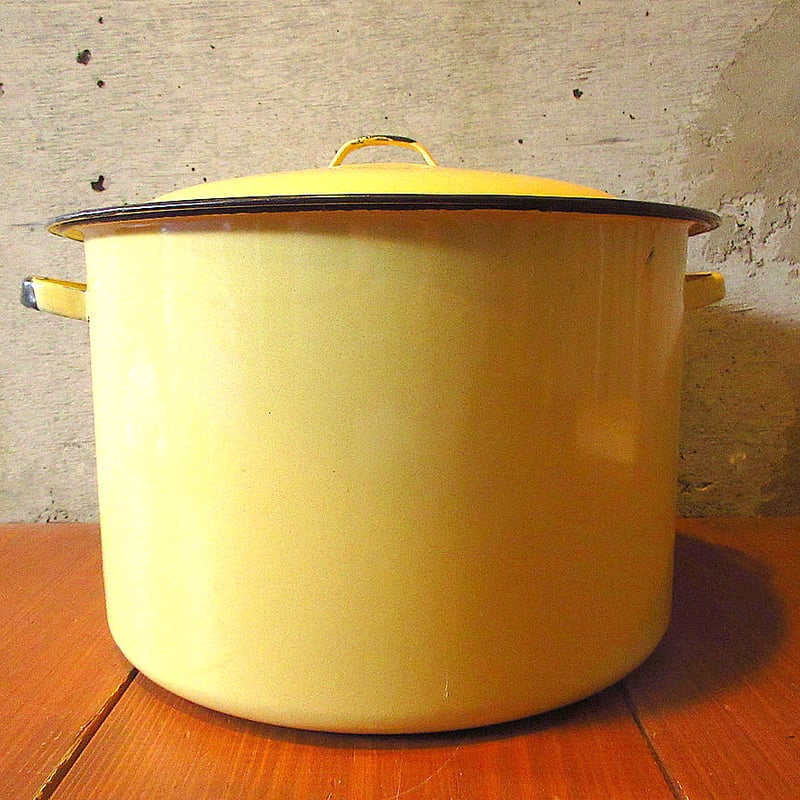 ビンテージ○蓋付きホーロー両手鍋イエロー○241018k5-tbwrキッチン