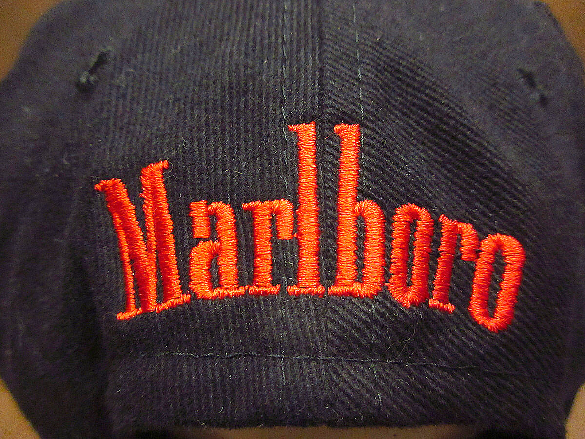 ビンテージ90's○Marlboro刺繍入りコットンキャップ黒×赤○210812k3-m