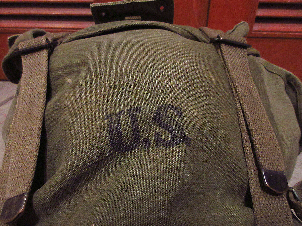 USコンバットフィールドバックリュック（ビンテージ放出品） 実物 M-1941 ビンテージ50's○U.S.ARMY M-45ステンシル入りコンバットフィールド