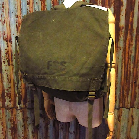 希少ミニタリー ドイツ軍 ヴィンテージ バックパック 中型 キャンバス・レザー 楽天市場】ミリタリー バッグ / 実物 新品 チェコ軍 ヴィンテージ