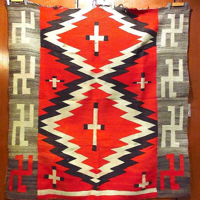 ナバホ ラグ Navajoヴィンテージvintage 卍 1920年代～ 111cm × 71.5cm ” 卍 スワスティカ ” ビンテージ
