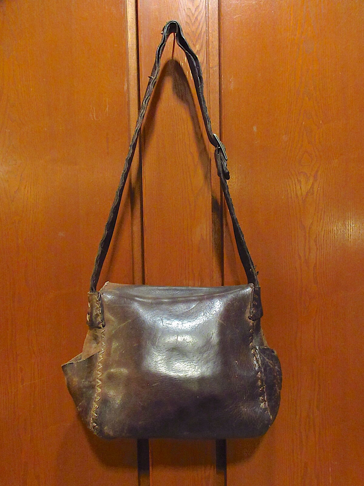 取引終了】ネイティブインディアン革コンチョ付きショルダーバッグ