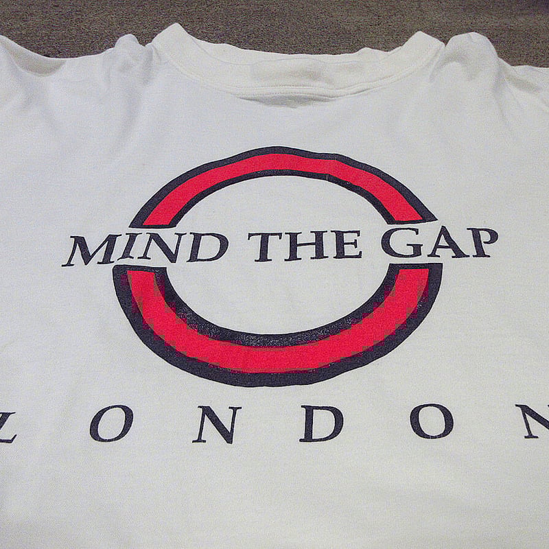 90s-00s Mind The Gap パロディTシャツ ロンドン地下鉄　UK 90s-00s Mind The Gap パロディTシャツ ロンドン地下鉄 UK
