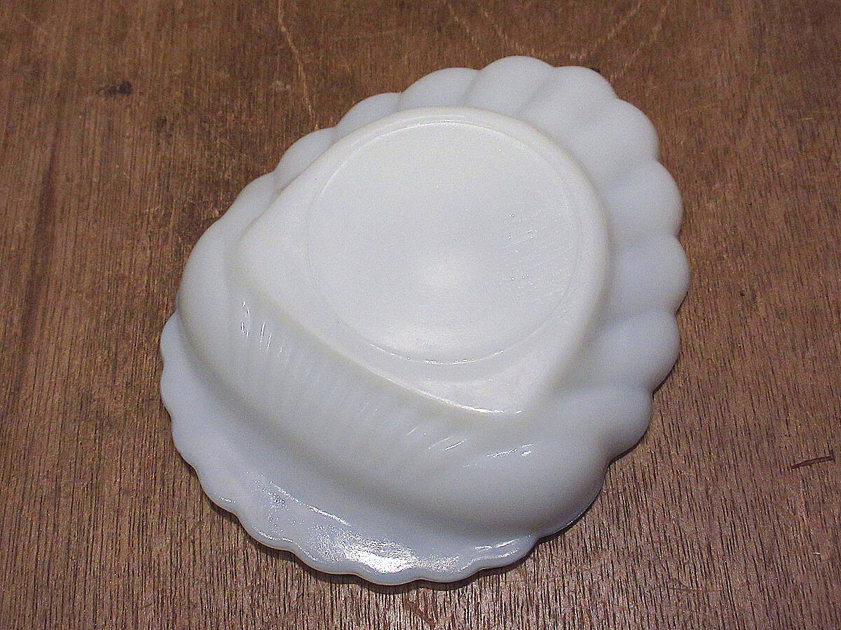 シェル形 オパールガラス ソープディッシュ オパリンガラスミルクガラス/J927 シェル形 オパールガラス ソープディッシュ オパリンガラス