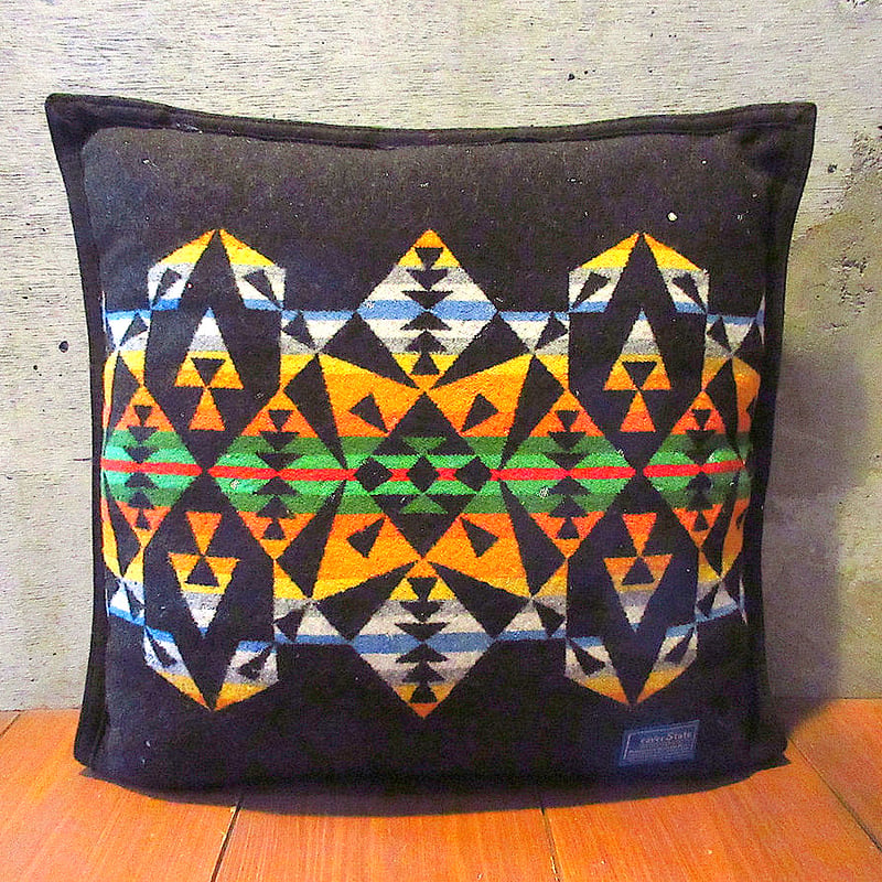 美品 PENDLETON ウール ニット クッション ビンテージ○PENDLETONネイティブ柄ウールクッション○250502k5-otclct