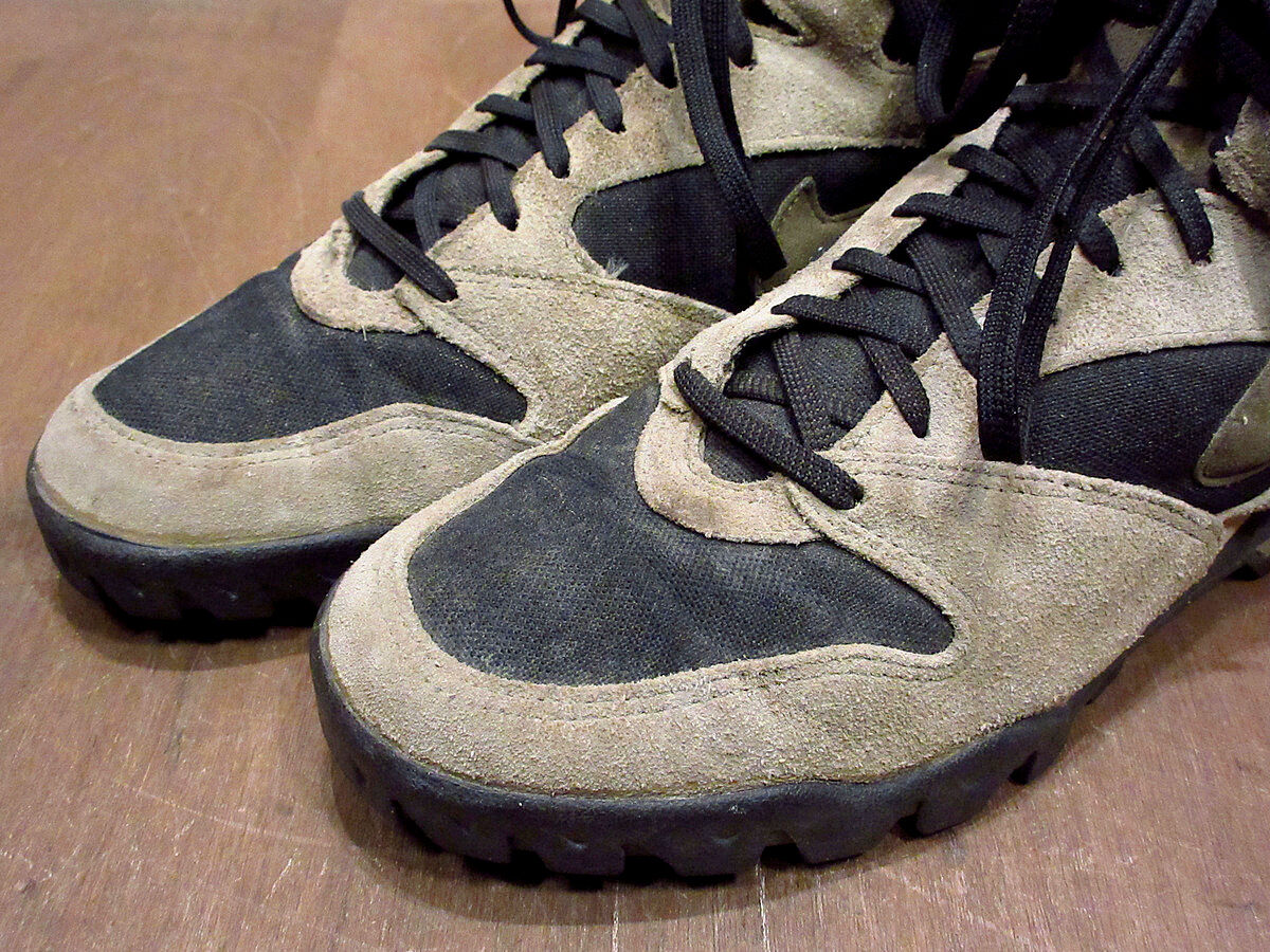 NIKE カルデラ ミッド　トレッキングシューズ NIKE カルデラ ミッド トレッキングシューズ NIKE カルデラ ミッド