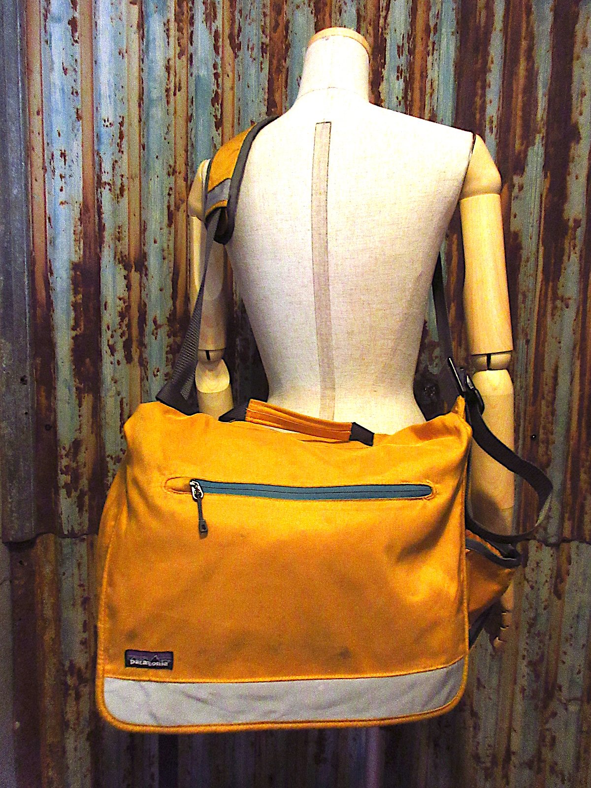 patagonia○ハーフマスメッセンジャーバッグ黄色○260214j7-bag-shd