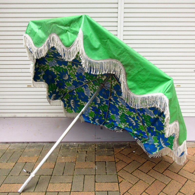 緑色 花柄 フリンジ付き 内装品 ビンテージ70's○SUNLINE フリンジ付き裏地花柄ビーチパラソル