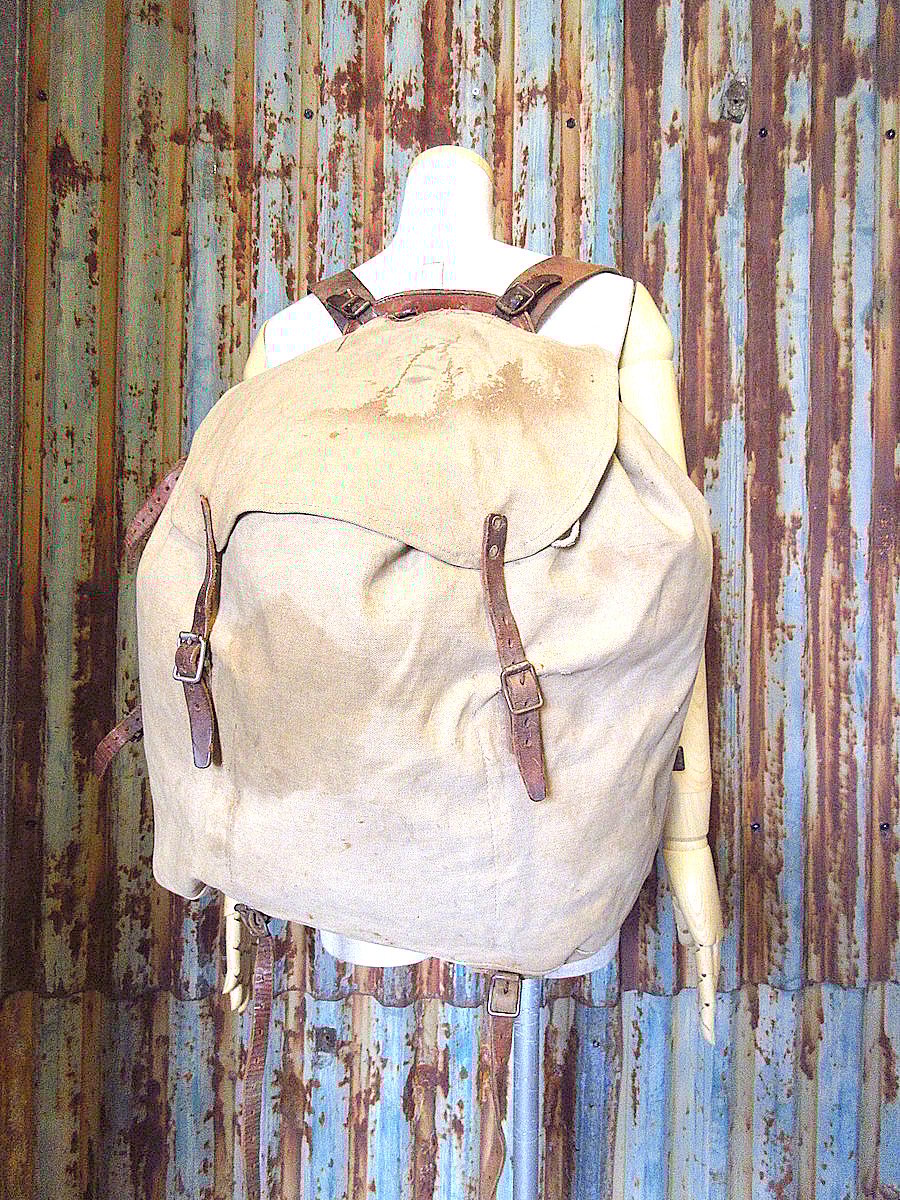 スイス軍　山岳部隊用　大型バックパック　１９７７年製ビンテージ　状態非常に良品！ スイス軍 山岳部隊用 大型バックパック 1977年製ビンテージ