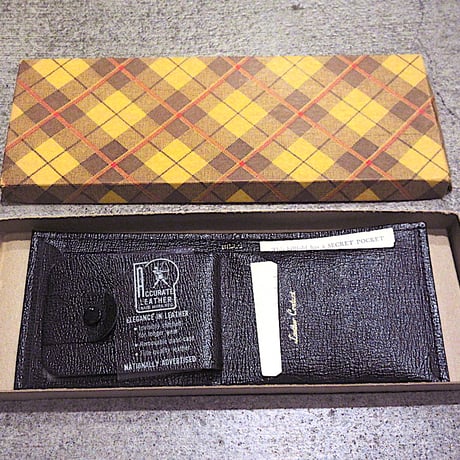 【used】黒　ショルダーバック　　レザー　財布　カード入れ　ヴィンテージ Whatna 革 ミニセカンドバッグ メンズ 長財布 カード12枚収納可 小銭