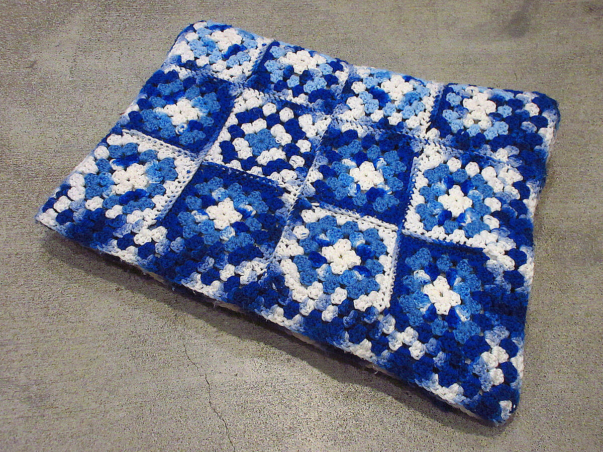 青と白の波模様のブランケット、ハンドメイド 青と白の波模様のブランケット、ハンドメイド 青と白の波模様の