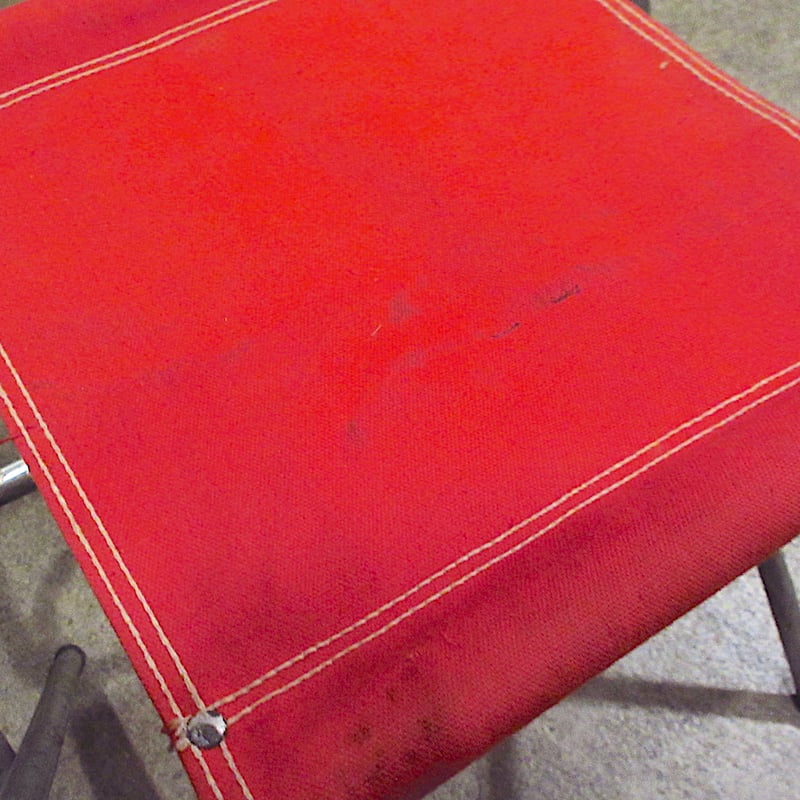 ヴィンテージ　フォールディングチェア　折りたたみ椅子 赤 Amazon.co.jp: 折りたたみパイプ椅子 フォールディングチェア 赤、黒