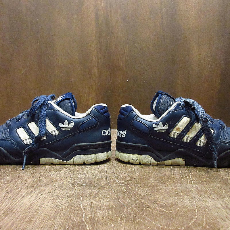 adidas スニーカー 22.5cm