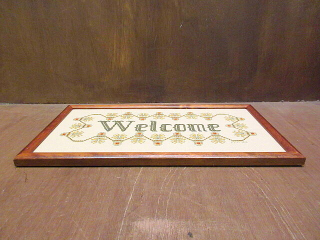 壁掛けオブジェ ウェルカムボード　ビンテージ品 ビンテージ70's○ウッドフレーム壁掛け刺繍ウェルカムボード○201114n7