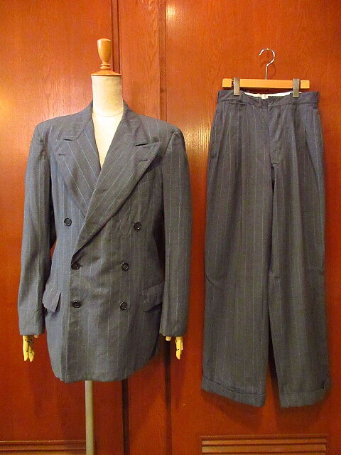 【vintage】セットアップ　スーツ　ダブル　ストライプ　ピンバッチ vintage】セットアップ スーツ ダブル ストライプ ピンバッチ