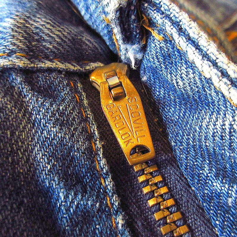 セール中。70-80年代レアヴィンテージジーンズ刺繍入ゴールデンホース 