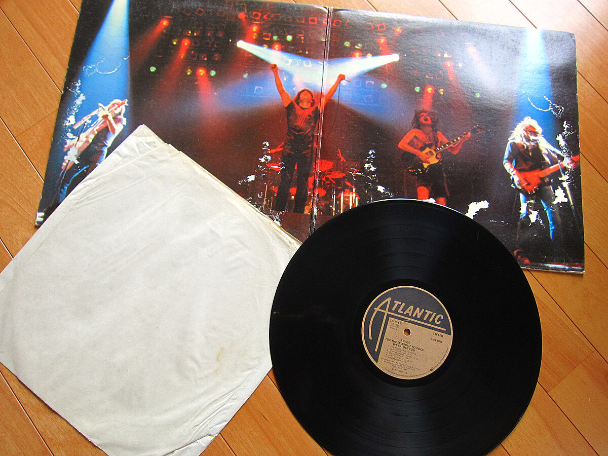 AC/DC○FOR THOSE ABOUT TO ROCK WE SALUTE YOU ATL
