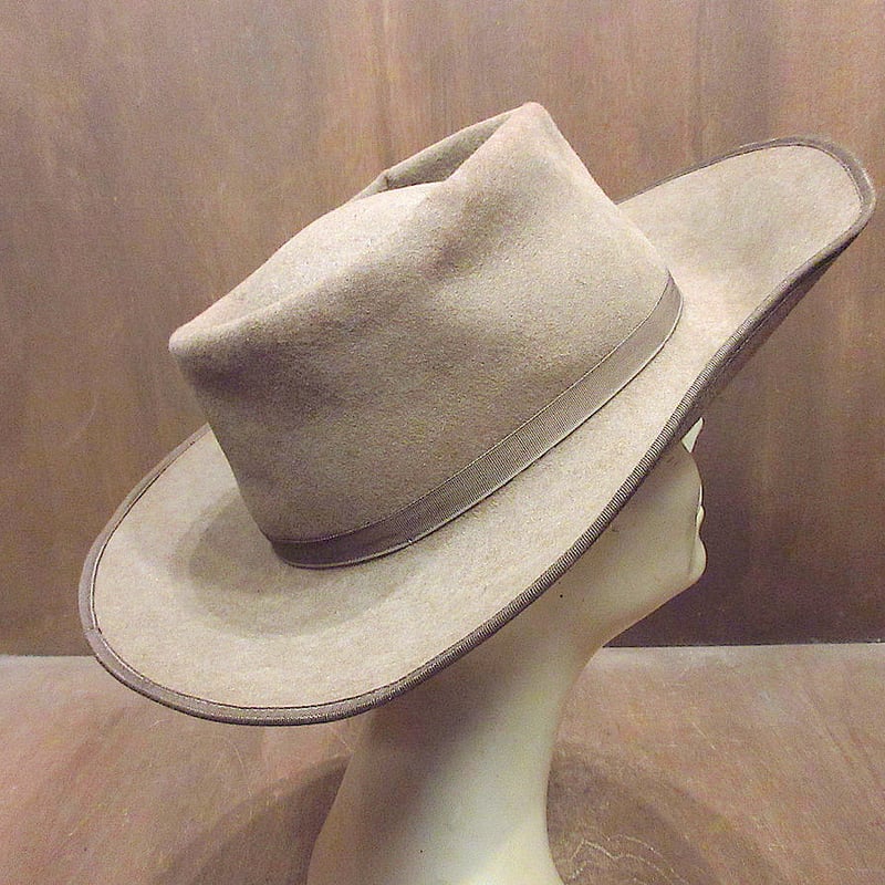 AKUBRA 羽根付きフェルトハット AKUBRA 羽根付きフェルトハット