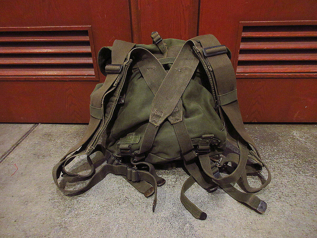 USコンバットフィールドバックリュック（ビンテージ放出品） 実物 M-1941 ビンテージ50's○U.S.ARMY M-45ステンシル入りコンバットフィールド