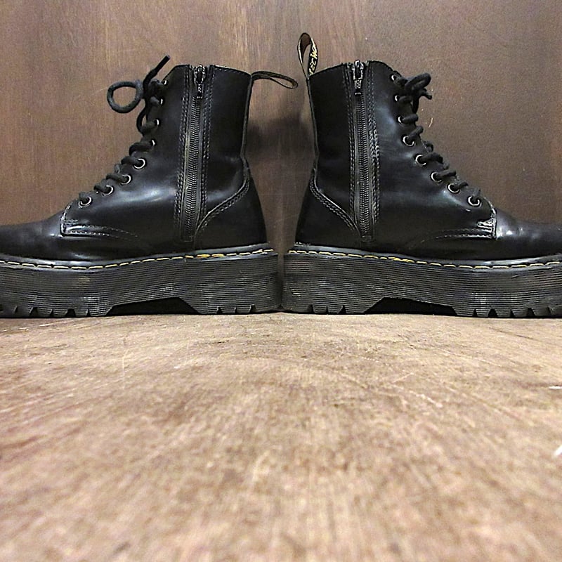 Dr. Martens 黒 レザー 8ホール 厚底ブーツ Dr.Martens ドクターマーチン ブーツ レディース 1460 ツイン