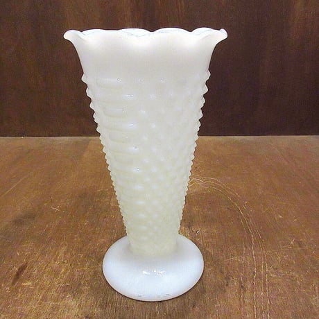 ビンテージ●ホブネイルミルクガラスフラワーベース白●230203k7-otclct花瓶オブジェインテリア雑貨ディスプレイ