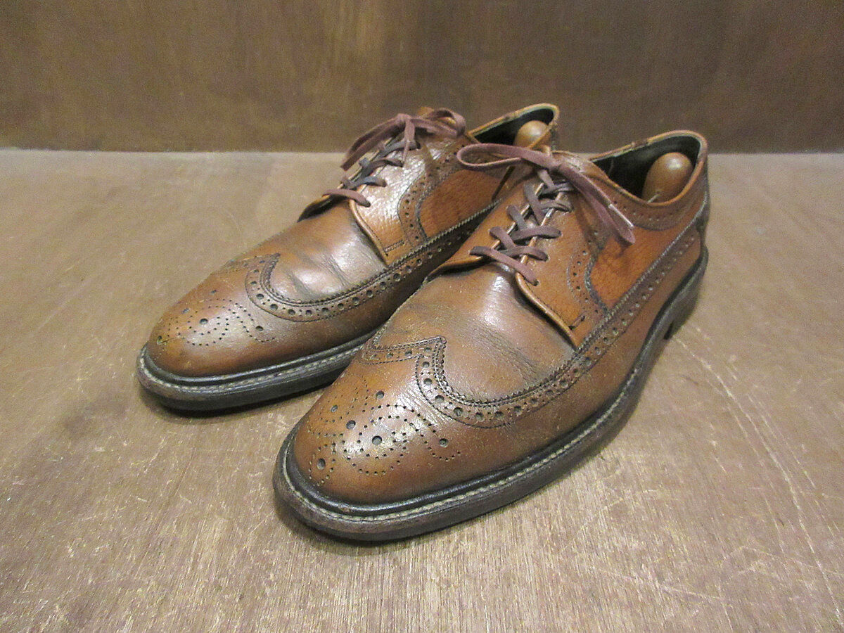 USA製ヴィンテージウィングチップ革靴シューズ 中古】 ヴィンテージ(ウイングチップ)メンズレザーシューズ【9 1/2 D