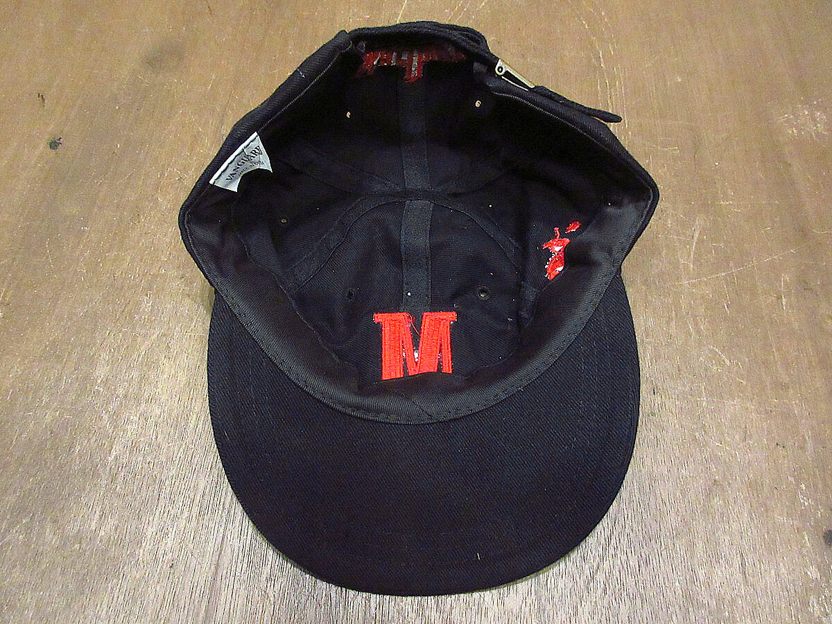 ビンテージ90's Marlboro刺繍入りコットンキャップ黒×赤 ビンテージ90's Marlboro刺繍入りコットンキャップ黒×赤