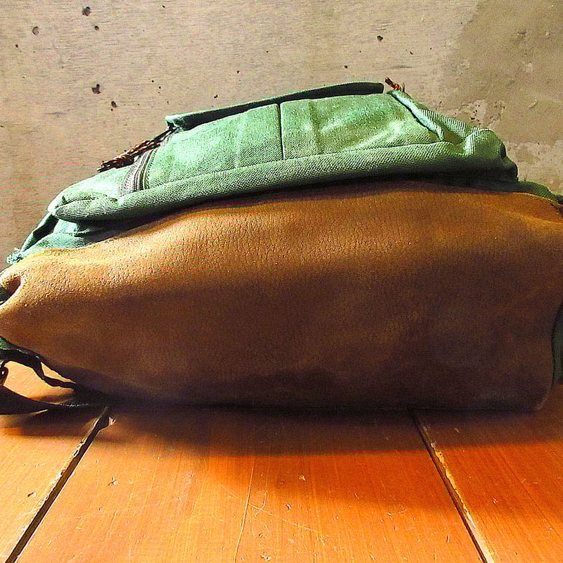 eastpack イーストパック 黄緑 大容量 Amazon.co.jp: EASTPAK Pak'R パッド入りバックパック, ライト