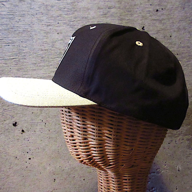 ビンテージ90's○DEADSTOCK RAIDERSスナップバックキャップ黒×グレー