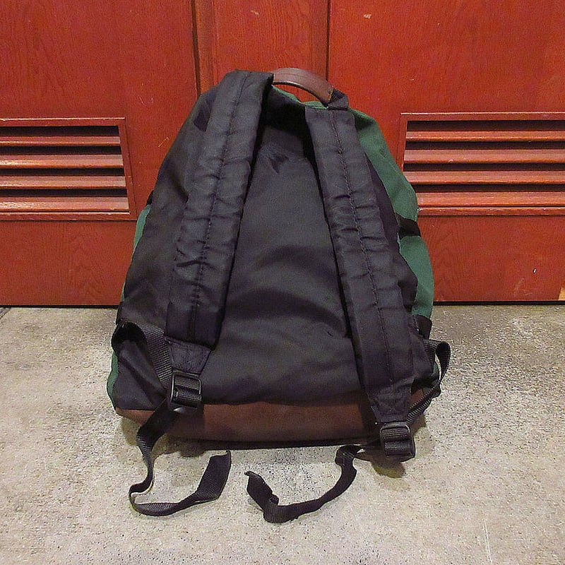 EASTPAK イーストパック バックパック デイバッグ レザー 切替しデザイン EASTPAK イーストパック バックパック デイバッグ レザー 切替し