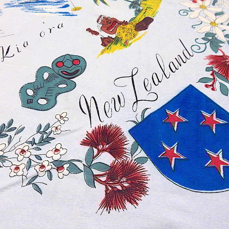 ① ヴィンテージ アメリカ地図型台座付き スーベニアスプーンコレクション 61本 ① ヴィンテージ アメリカ地図型台座付き スーベニアスプーン