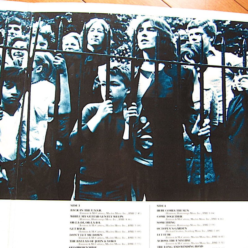 ビートルズ　LP アナログレコード 2枚組Beatles 1967-1970 Amazon.com: Beatles 1967-1970: CDs & Vinyl