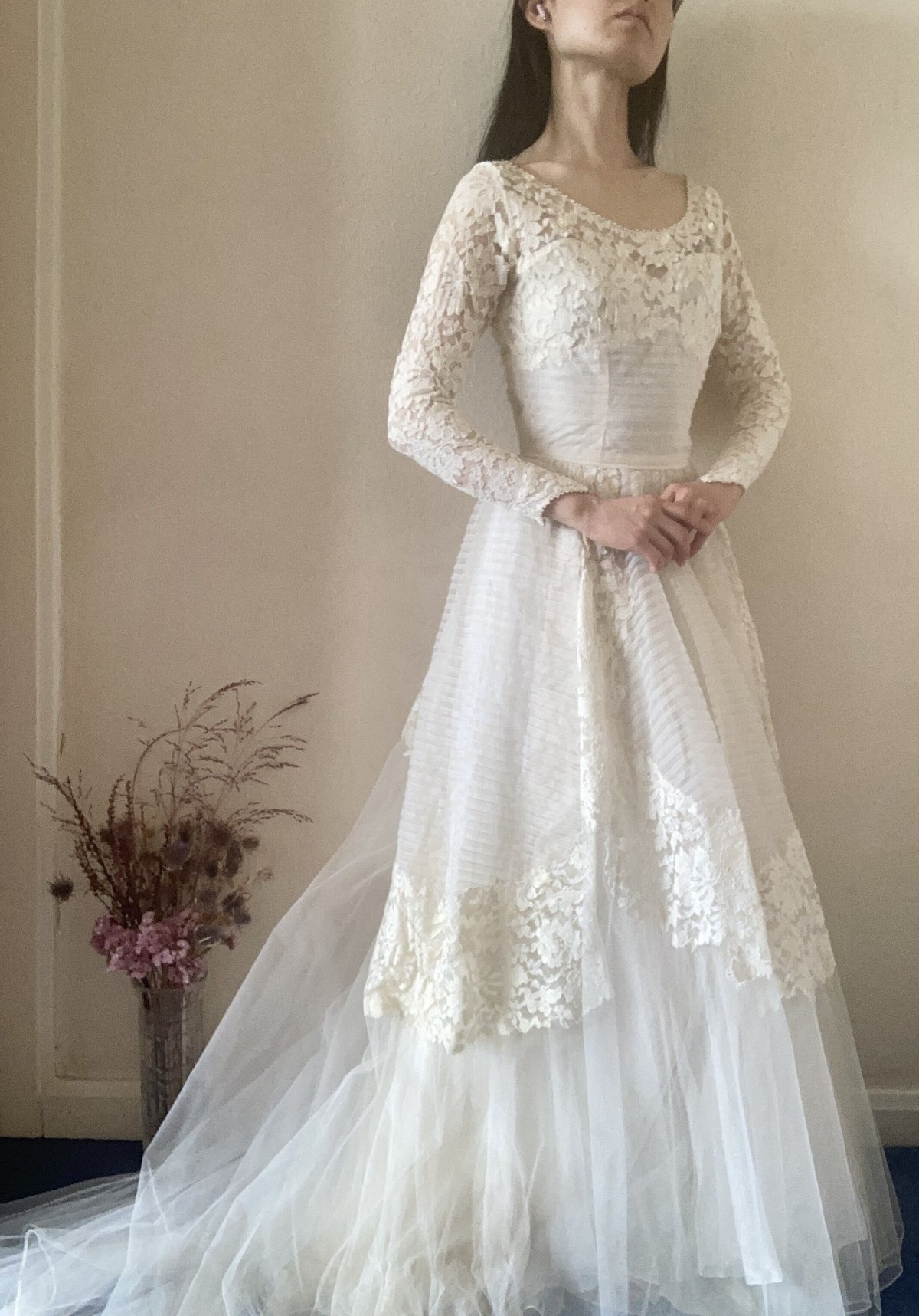 50s Long Train Lace Wedding Dress | Rêverie Vin 50s Long Train Lace Wedding Dress | Rêverie Vin