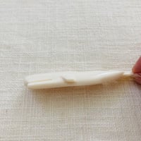アイボリークジラカービング75mm