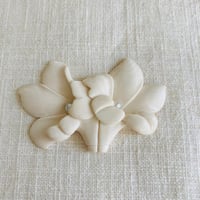アイボリークレマチスカービングデッドストック