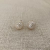 淡水カービングパール、pt900ポスト、k18キャッチ
