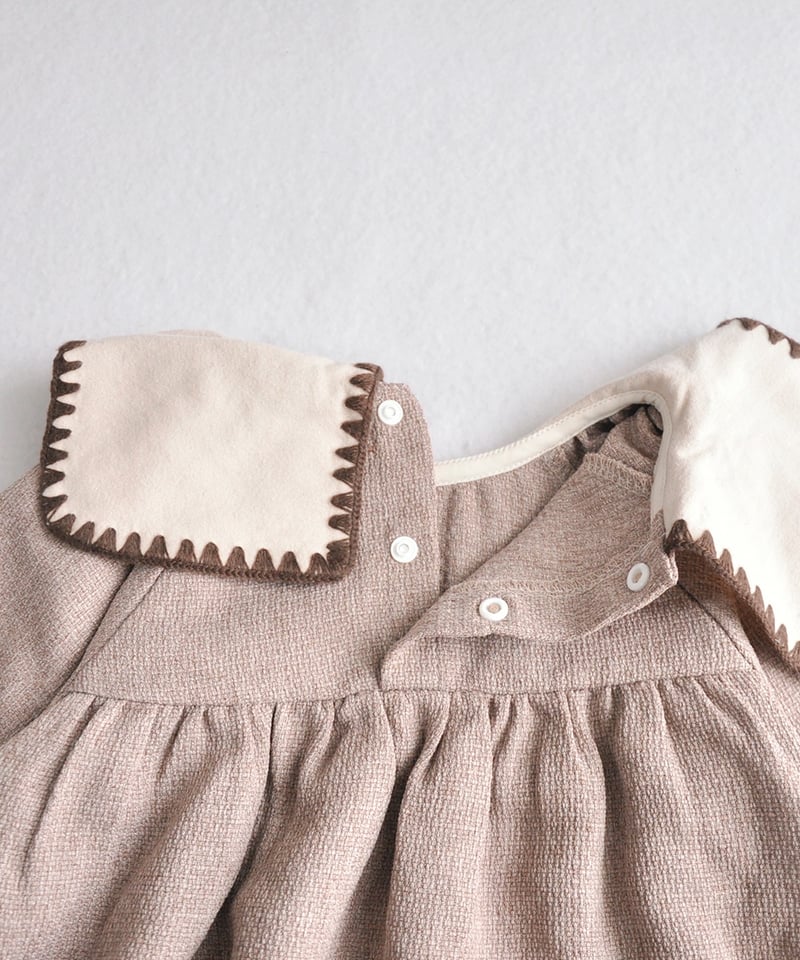 TOCCA × ATELIER SENKA 花柄刺繍のひざ丈ワンピース 美品✨️TOCCA フレアワンピース 刺繍 花柄 ひざ丈 ブラック