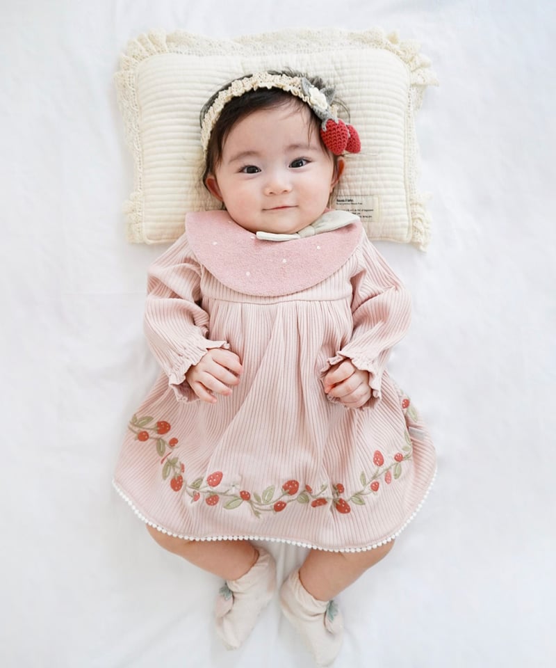 2441 ハンドメイドスタイ　うさ耳　いちご　ベビースタイ 2441 ハンドメイドスタイ うさ耳 いちご ベビースタイ