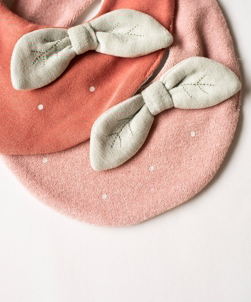 mocmof いちご ベビースタイ 622-554044 | TAKARAYA ONLINE