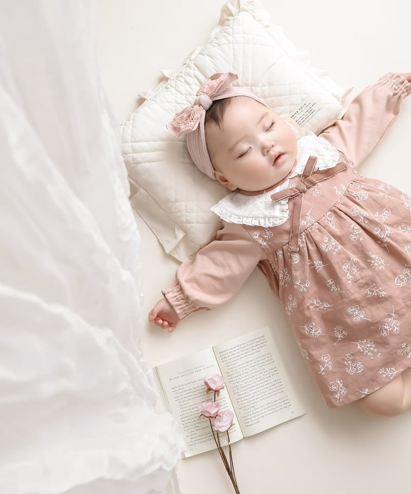 ２児ママ★プロフ必読ページ RITSU - | . 何を考えてるのかな？💭 このしわしわおててが