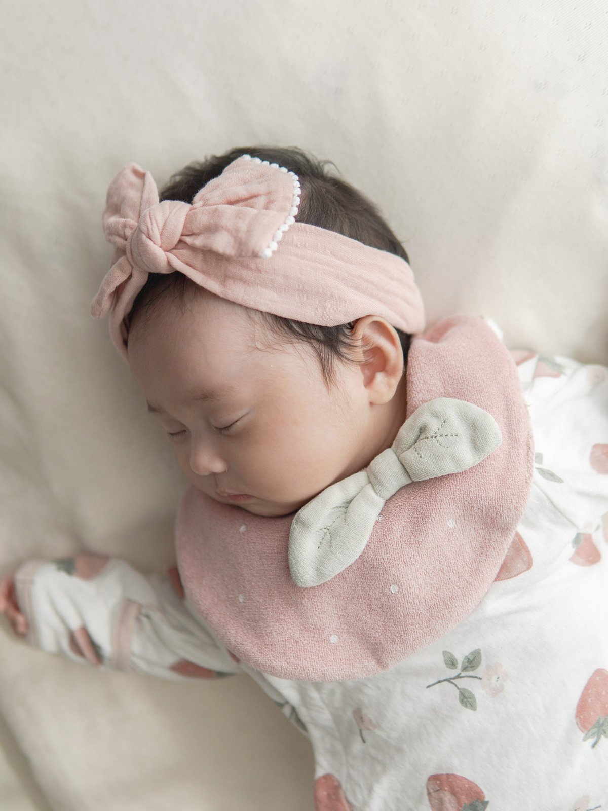 mocmof いちご ベビースタイ 622-554044 | TAKARAYA ONLINE