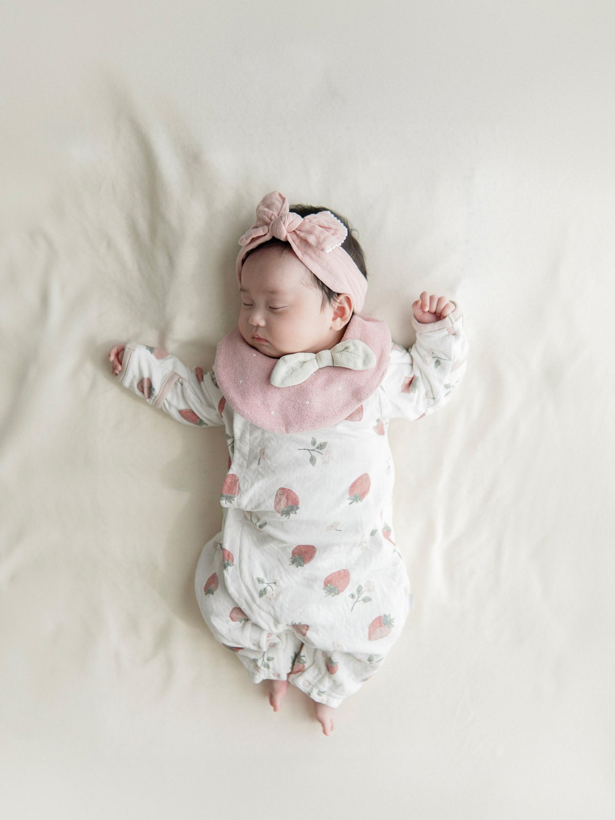 mocmof いちご ベビースタイ 622-554044 | TAKARAYA ONLINE