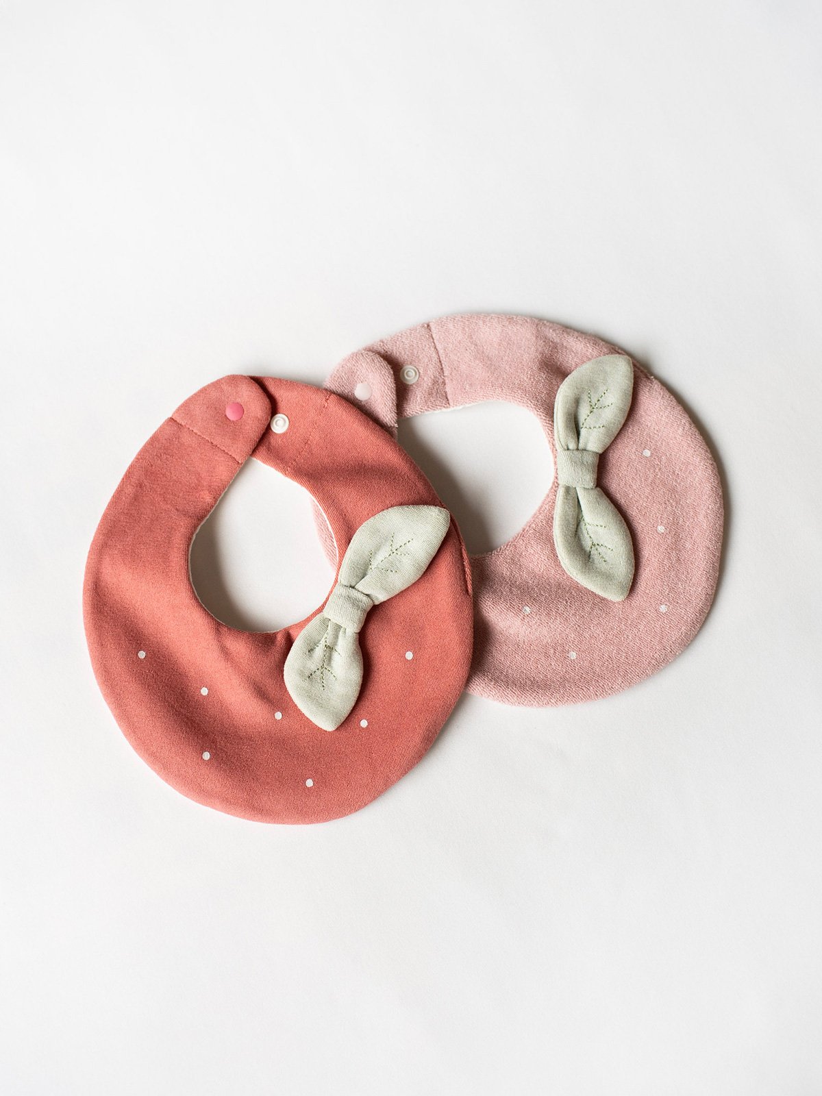 mocmof いちご ベビースタイ 622-554044 | TAKARAYA ONLINE