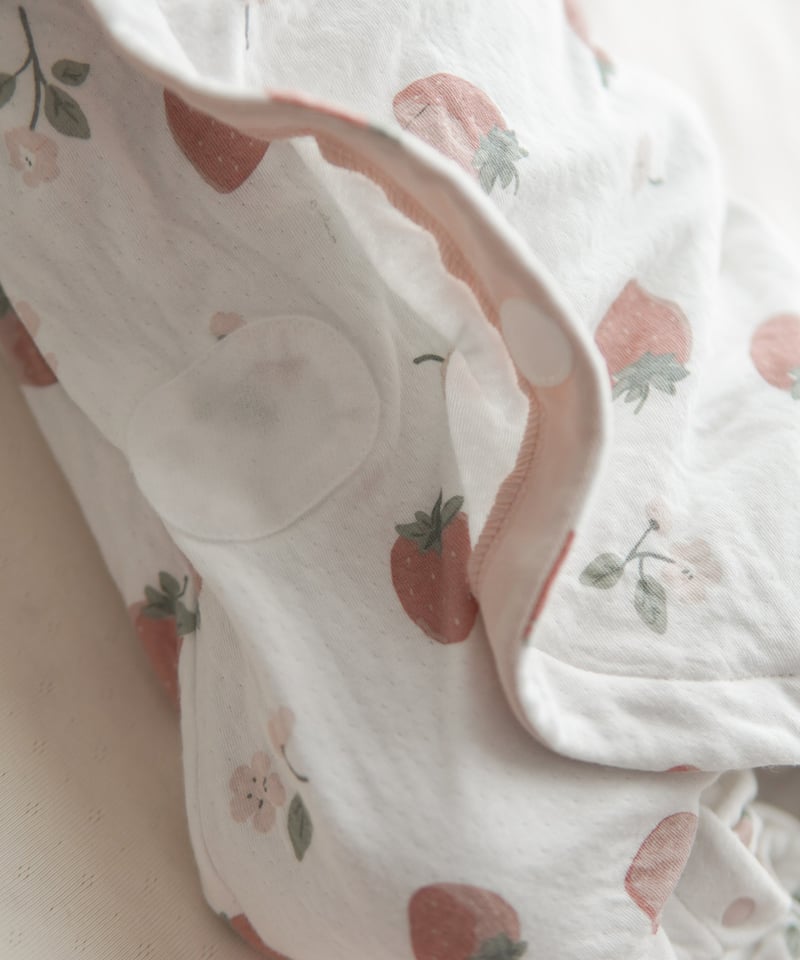 mocmof いちご柄かんたんロンパース 622-651042 | TAKARAYA ONLI