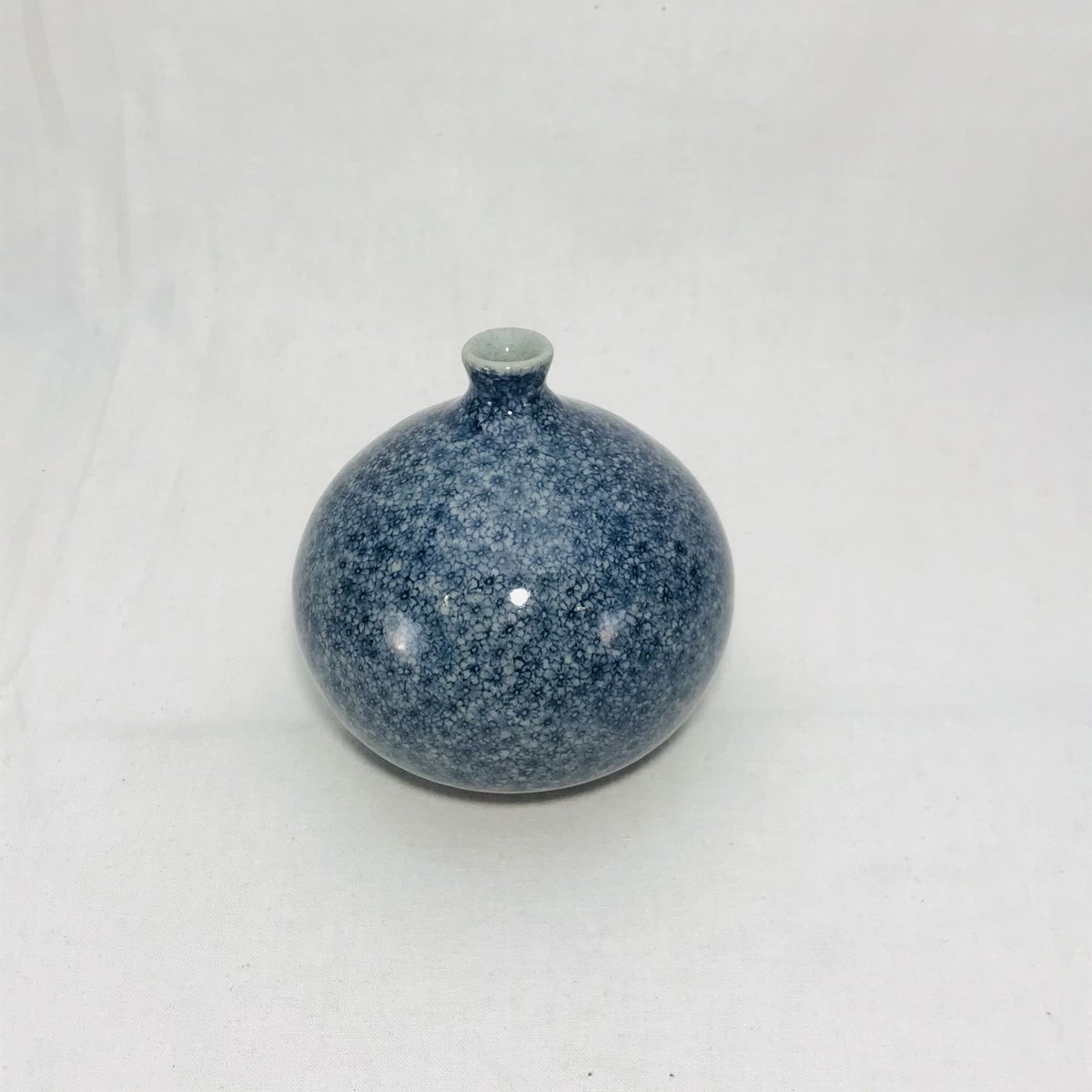 茶色の存在感ある壺(一輪挿し) 一輪挿し - 飛騨高山の無垢の家具工房