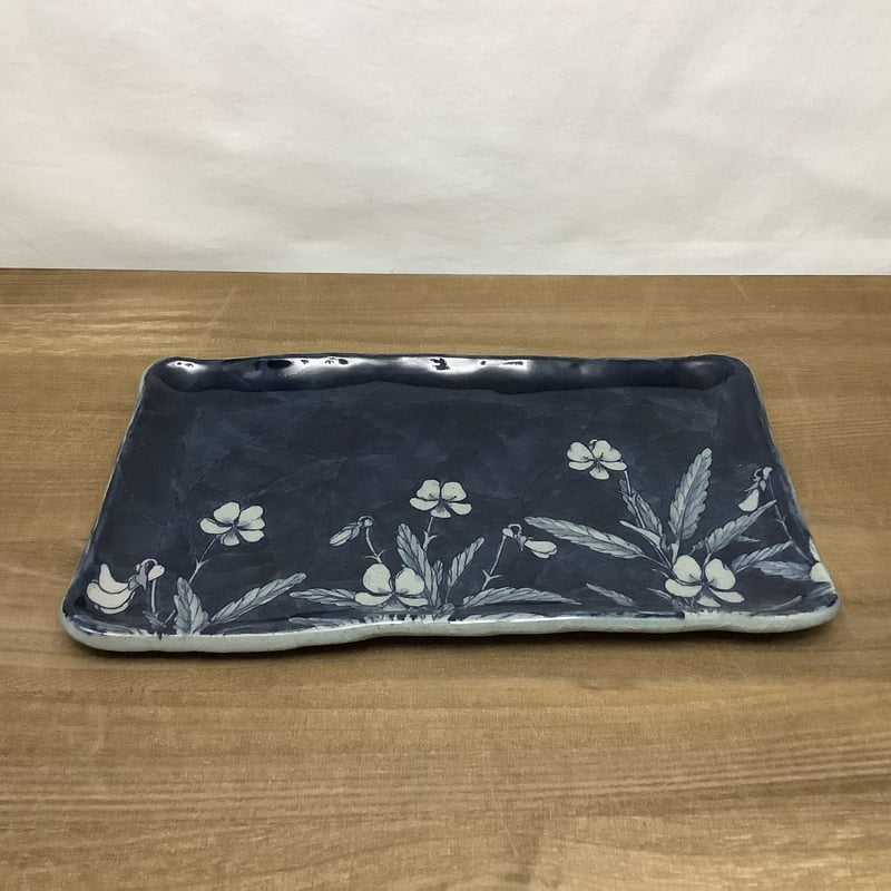 盛り付け皿【風に揺れる野の花（スミレ）】 | 辻修窯