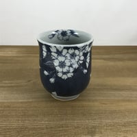 湯呑み【風に揺れる野の花（サクラ）】