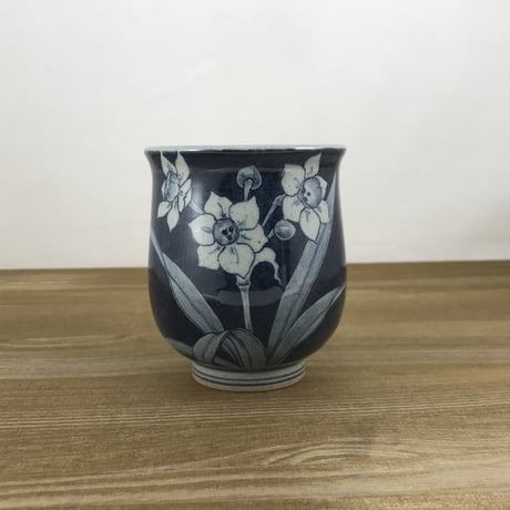 湯呑み【風に揺れる野の花（スイセン）】